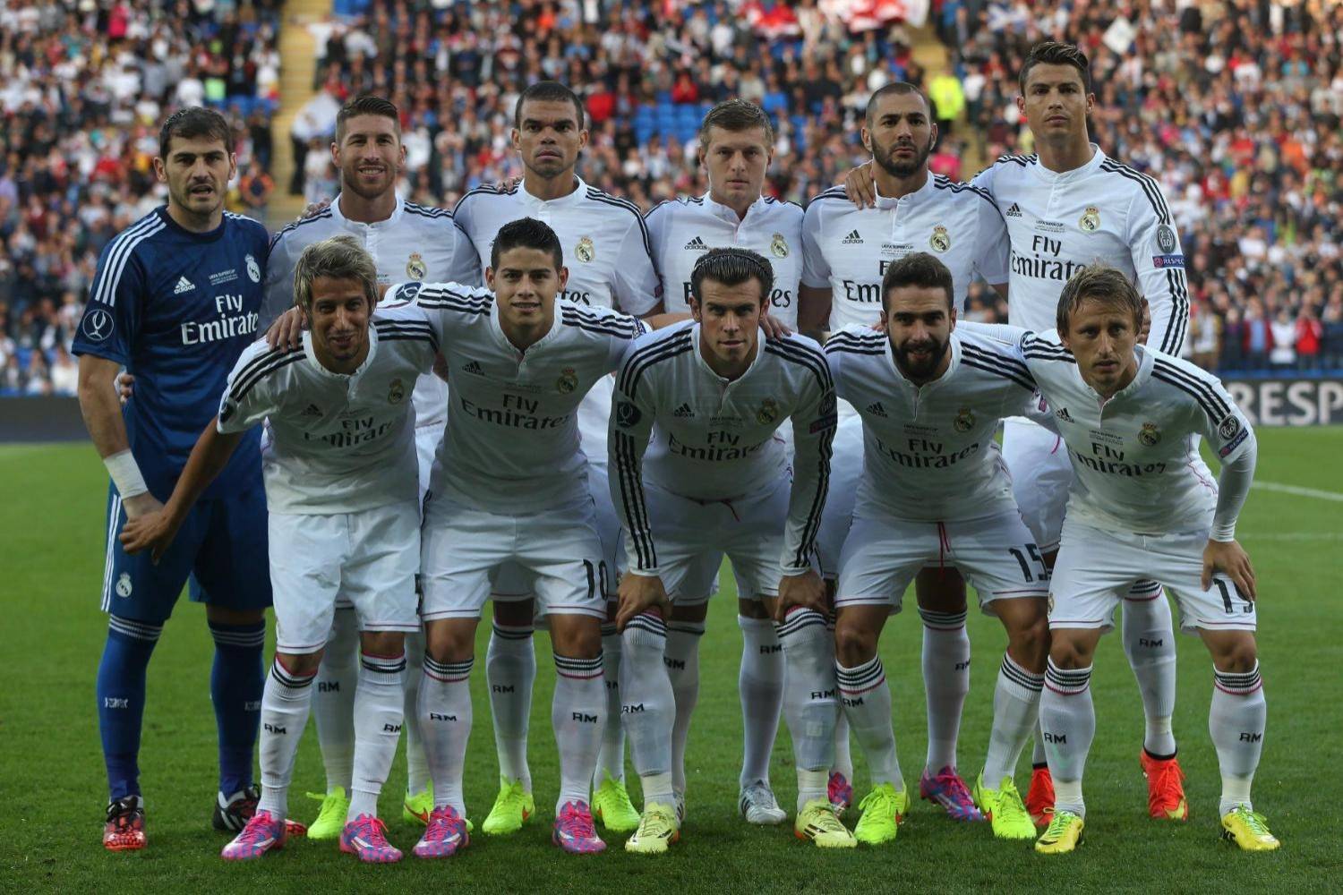 球星赛后把奖杯给队友，太暖心