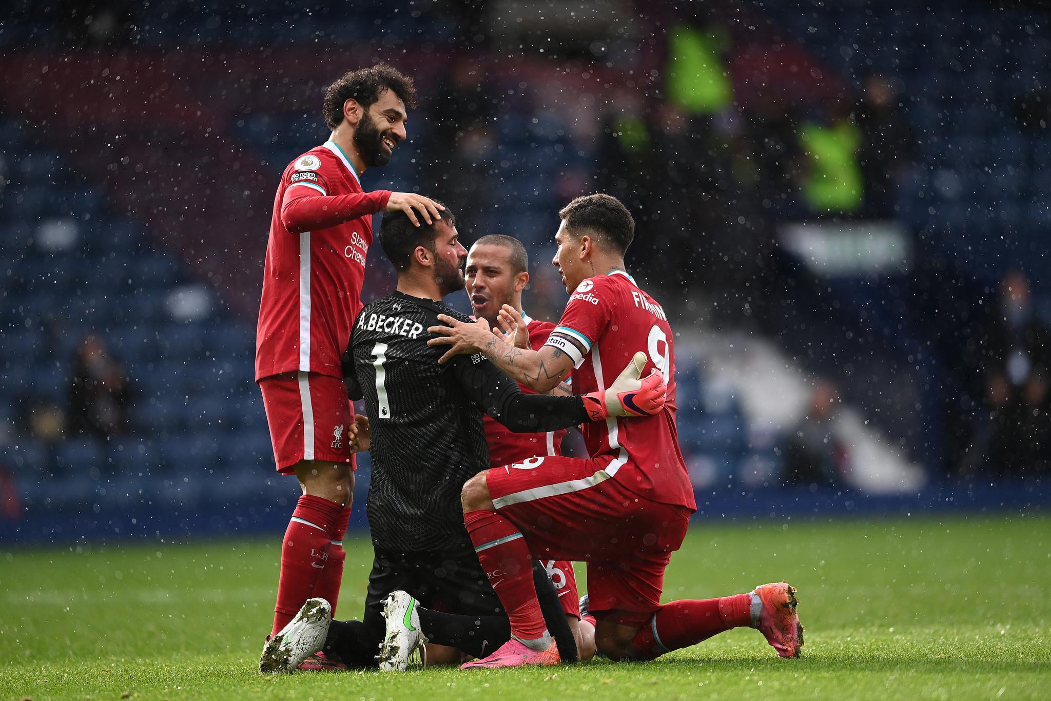 记者：于汉超正在参加B级教练培训班，下赛季将担任申花助教