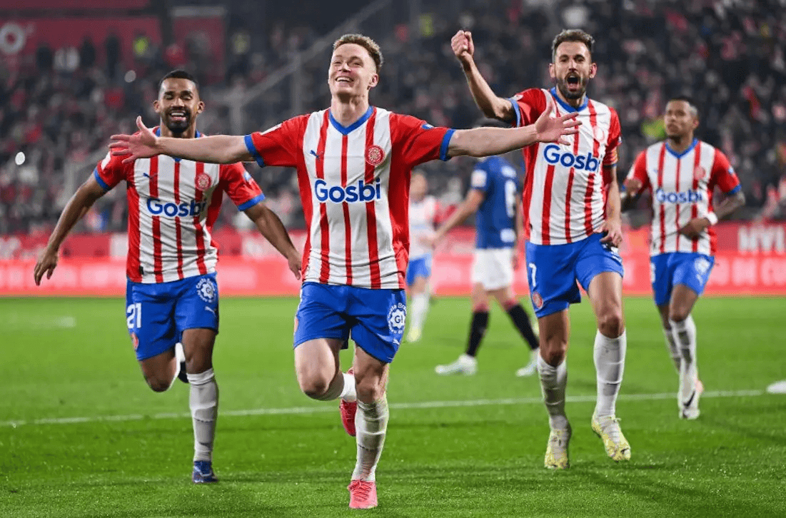 13岁零343天，阿森纳小将成为青年欧冠历史上最年轻出场球员