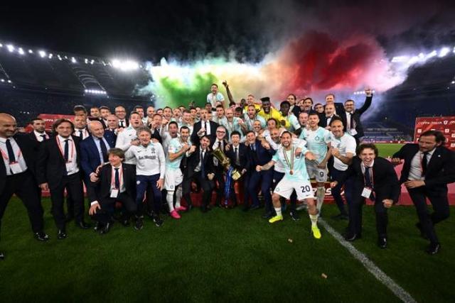 斯潘塞是NCAA长曲棍球历史助攻王，获得最高荣誉后改打篮球