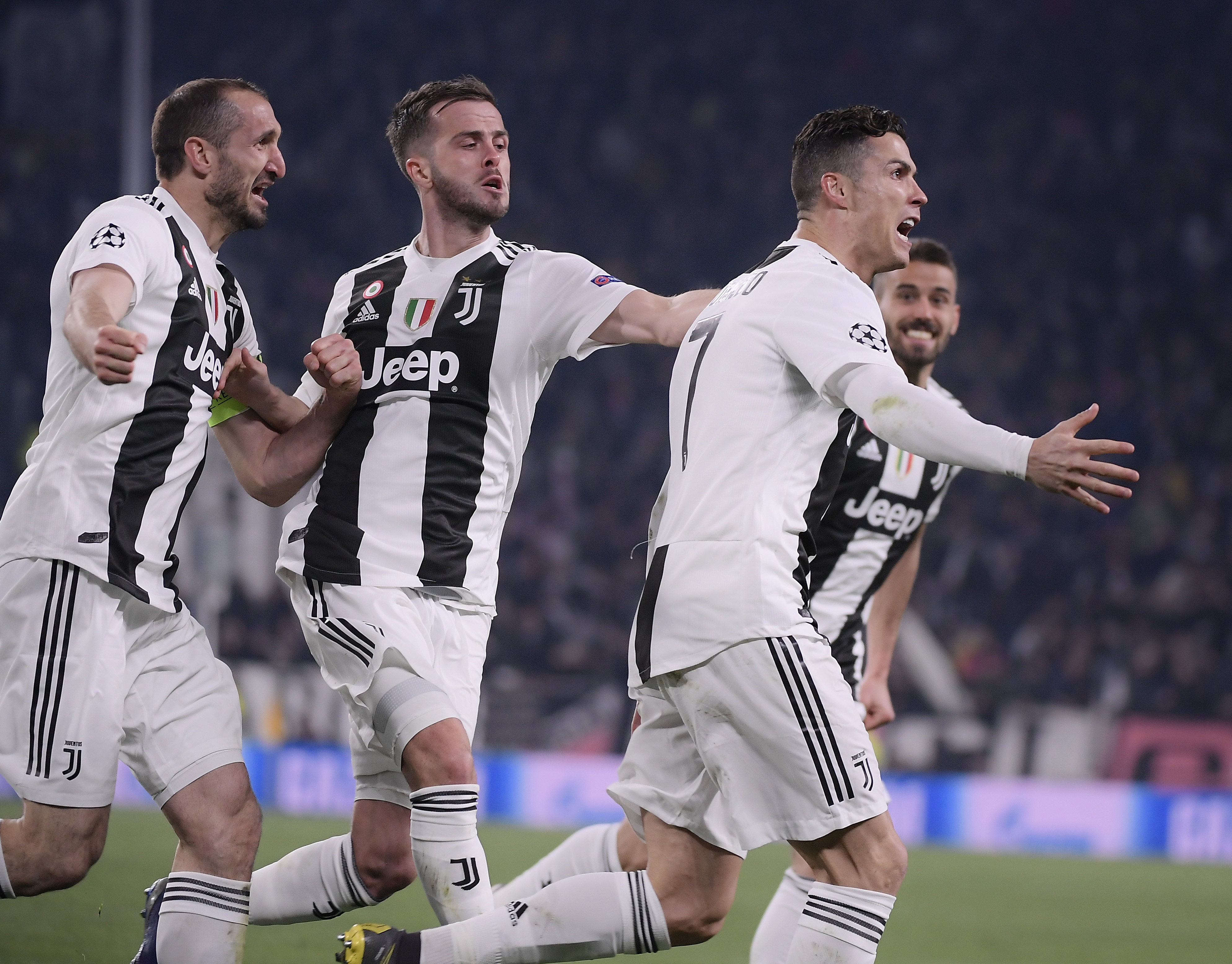 杜震宇祝贺邵佳一：带队走出低谷，球迷要支持我们的本土教练